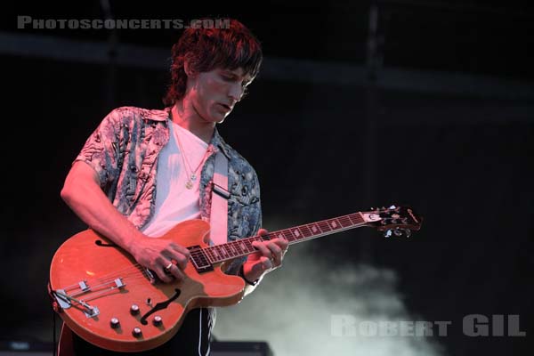 THE STROKES - 2019-07-21 - PARIS - Hippodrome de Longchamp - Main Stage 1 - Nick Valensi